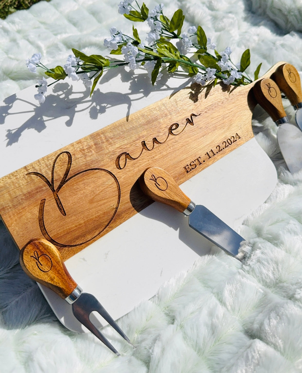 Marble & Wood Cutting Board with 4 Serving Tools Included